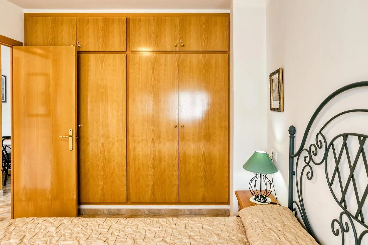 Montgo Apartman L' Escala 0*,  Spanyolország